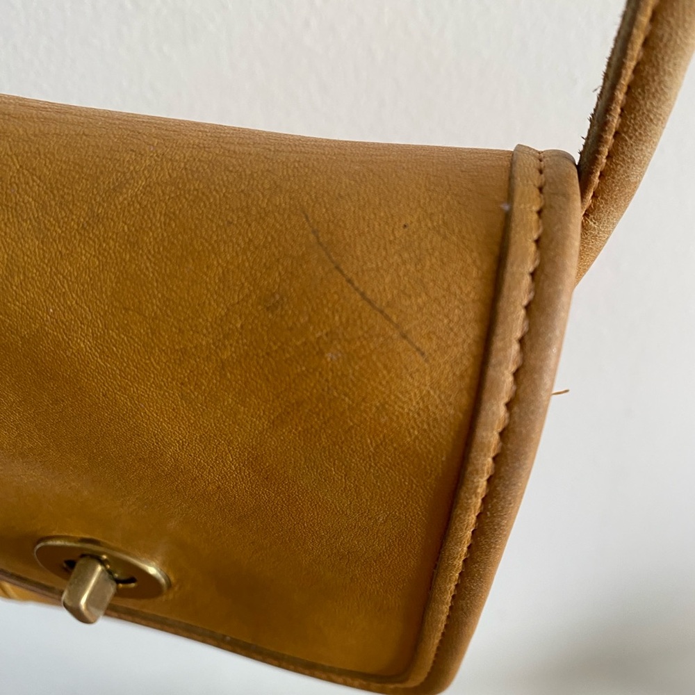 Vintage Coach Yellow Scooter Crossbody Bag (9893) - Picture 7 of 9